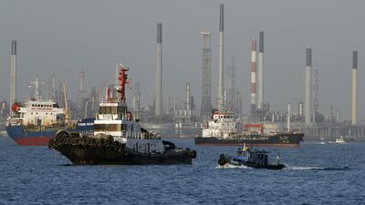 FILE PHOTO: Vessels pass an oil refinery in the waters off the southern coast of Singapore, February 26, 2016. REUTERS/Edgar Su/File Photo