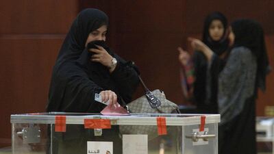 Ajman, UAE. September 24, 2011. A woman casts her ballot during the FNC elections in Ajman. Pawel Dwulit / The National