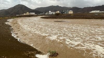 Heavy rains fell in Al Khaboura in the governorate of North Al Batinah.