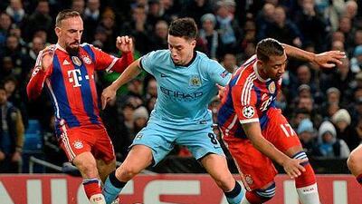 Manchester City's Samir Nasri, centre, battles for the ball between Bayern Munich's Franck Ribery, left, and Jerome Boateng during their UEFA Champions League Group E football match at the Etihad Stadium in Manchester, northwest England, on November 25, 2014. Manchester City won 3-2. AFP PHOTO / OLI SCARFF