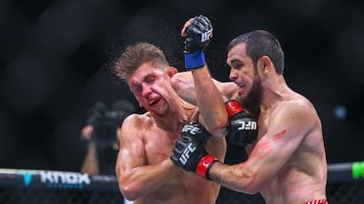 Magomed Zaynukov lands a big elbow on Damien Rzepecki.