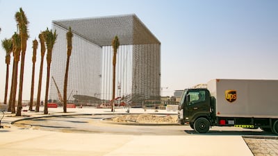 Special equipment and trailer trucks were used to transport 21-metre high entry portals to the Expo site in Dubai.