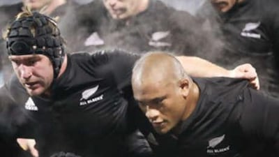 Steamy issue: New Zealand legend Josh Kronfeld refutes claims Richie McCaw is the All Blacks' greatest No7.