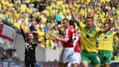 Alex Neil manager of Norwich City and his players appeal during the Sky Bet Championship Playoff Final between Middlesbrough and Norwich City at Wembley Stadium on May 25, 2015 in London, England. (Photo by Tom Dulat/Getty Images)