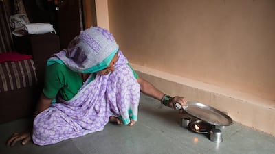 A single clay lamp is used to heat the dried liquid on the plate. This lamp burns overnight, and what accumulates on the surface is kohl.