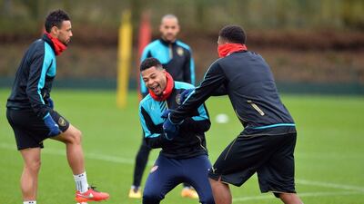 Arsenal's German midfielder Serge Gnabry (2nd R) and Nigerian player Alex Iwobi (R) take part in a training session ahead of the UEFA Champions League round of 16 1st leg football match against Barcelona at Arsenal's London Colney training ground on February 22, 2016. Arsenal will play against Barcelona at the Emirates Stadium in London on Tuesday February 23, 2016. / AFP / GLYN KIRK