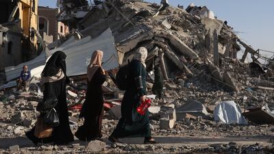 Displaced Gazans walk through Khan Younis as they make their way back to their homes after a temporary truce between Hamas and Israel came into effect. Reuters