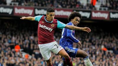 West Ham United's Manuel Lanzini, left. AFP / IAN KINGTON
