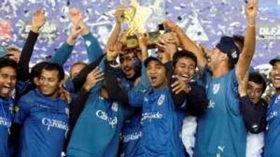 Deccan Chargers players celebrates as they lift up the trophy after winning the final of the Indian Premier League Twenty20 cricket match aginst the Royal Challengers Bangalore at the Wanderers stadium in Johannesburg, South Africa.