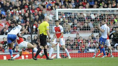 Crystal Palace’s Yannick Bolasie (L) scores their first goal against Arsenal during their Premier League match at the Emirates Stadium, North London, Britain, 17 April 2016. EPA/GERRY PENNY