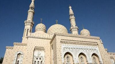 Jumeirah Mosque is one of the country's largest and most photographed places of worship. Its inside arches have decorations in a colour scheme similar to the Dh500 note. The falcon, which is also represented on the note, is a symbol of power and patriotism.