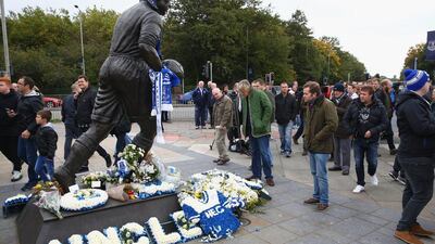Everton fans pay tribute to Howard Kendall on Saturday at the Dixie Dean statue outside Goodison Park prior to the Premier League match against Manchester United. Clive Brunskill / Getty Images