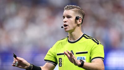 ATLANTA, GEORGIA - JULY 07: Referee Francois Letexier gestures during the FIFA World Cup 2026 Round of 16 match between Argentina and Egypt at Atlanta Stadium on July 07, 2026 in Atlanta, Georgia. Justin Setterfield / Getty Images / AFP (Photo by Justin Setterfield / GETTY IMAGES NORTH AMERICA / Getty Images via AFP)