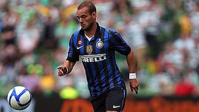 Wesley Sneijder has been a transfer target for Manchester United all summer, but Sir Alex Ferguson, the manager, says they are no nearer in signing the Inter Milan midfielder.