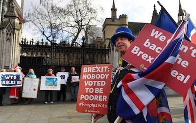 Pro Brexit and anti- Brexit campaigners outside parliament in London, on December 20 2018. Photo: EPA