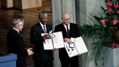 (FILES) In this file photo taken on December 09, 1993 Nelson Mandela, President of South African African National Congress (C) and South African President Frederik de Klerk (R) display in Oslo their Nobel Prizes after being awarded jointly for their work to end apartheid peacefully. - FW de Klerk, South Africa's last white president, has died aged 85, his foundation announced on November 11, 2021. AFP