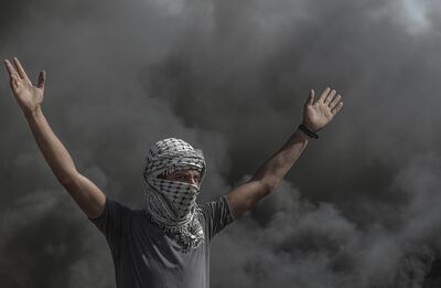 A Palestinian protester takes part in the clashes during a Friday protest near the Israeli border in east Gaza City, 08 June 2018. Mohammed Saber / EPA