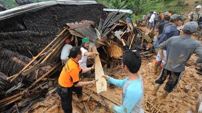 Indonesian villigers and rescuers search for landslide victims at Sirnaresmi village in Sukabumi, Indonesia, 01 January 2019. EPA