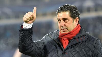 Benfica’s coach Rui Vitoria gestures prior to the second-leg round of 16 Uefa Champions League football match FC Zenit vs SL Benfica at the Petrovsky stadium in St Petersburg on March 9, 2016. AFP PHOTO / KIRILL KUDRYAVTSEV