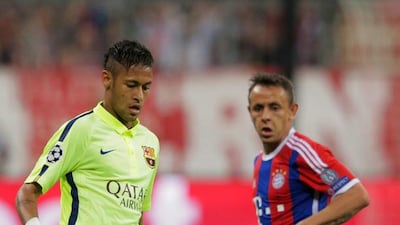 Neymar of Barcelona is watched by Rafinha of Bayern Muenchen during the UEFA Champions League semi final second leg match between FC Bayern Muenchen and FC Barcelona at Allianz Arena on May 12, 2015 in Munich, Germany. (Photo by Adam Pretty/Bongarts/Getty Images)
