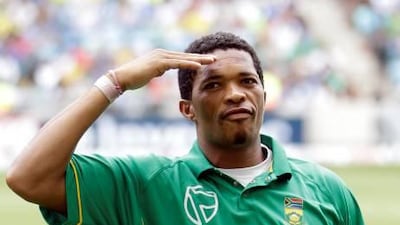 Makhaya Ntini was given a standing ovation after the fast bowler played his last game for South Africa in Durban yesterday.