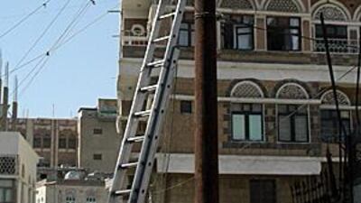 Constant power blackouts in Yemen are causing misery to citizens as they battle heat of over 40 centigrade without refrigeration, lighting, air conditioning or fans.