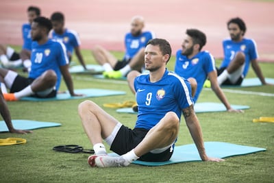 Marcus Berg does some stretching exercises with his Al Ain teammates, training with his teammates. Reem Mohammed / The National