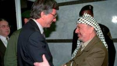 Yasser Arafat, right, the late Palestinian president, welcomes Dennis Ross, a US state department co-ordinator in the Middle East, on his arrival for a meeting in Gaza City in this Dec 1996 file photo.