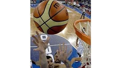 Croatia's Luksa Andric goes up for a rebound against Tyson Chandler of the US in a World Basketball game yesterday in Istanbul.