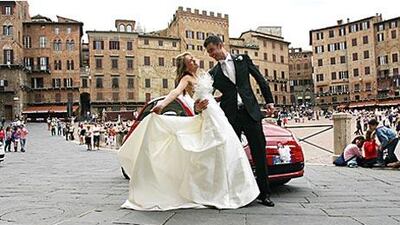 Erica and Warren Pole on their wedding day, with the Fiat 500.