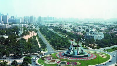 Summit Fountain Built in the 1980s, this fountain was once a major feature of Abu Dhabi. The crown featured the flags of each of the GCC nations: Saudi Arabia, Oman, Qatar, Kuwait, Bahrain and the UAE, which hosted the inaugural meeting of the GCC at the InterContinental Hotel in May 1981. It went the way of the Volcano Fountain and the Clock Tower Roundabout in 2004, demolished as part of the expansion of the Corniche.