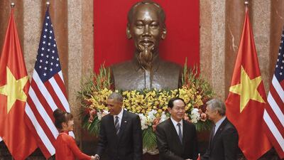 The Vietjet chief executive Nguyen Thi Phuong Thao (left) shakes hands with the US president Barack Obama while Ray Corner, the president and chief executive of Boeing Commercial Airplanes (far right), shakes hands with Vietnam's president Tran Dai Quang during a signing ceremony that saw Vietjet buy 100 Boeing aircraft. AFP/Kham