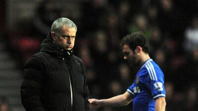 Chelsea' manager Jose Mourinho, left, watches after Chelsea's Spanish midfielder Juan Mata, right, is substituted during their English Premier League match at Southampton on Wednesday. AFP PHOTO / GLYN KIRK