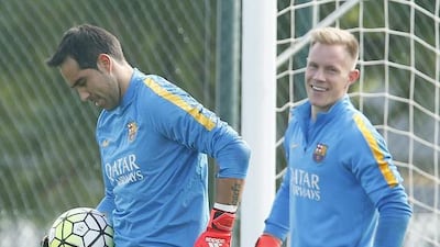 Barcelona goalkeepers Claudio Bravo, left, and Marc-Andre ter Stegen take part in a training session on Friday. Andreu Dalmau / EPA