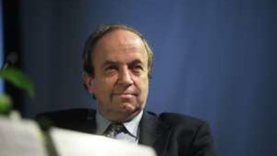 David Grey, a senior water adviser at the World Bank, participates in a panel discussion at the Arab Water Academy.