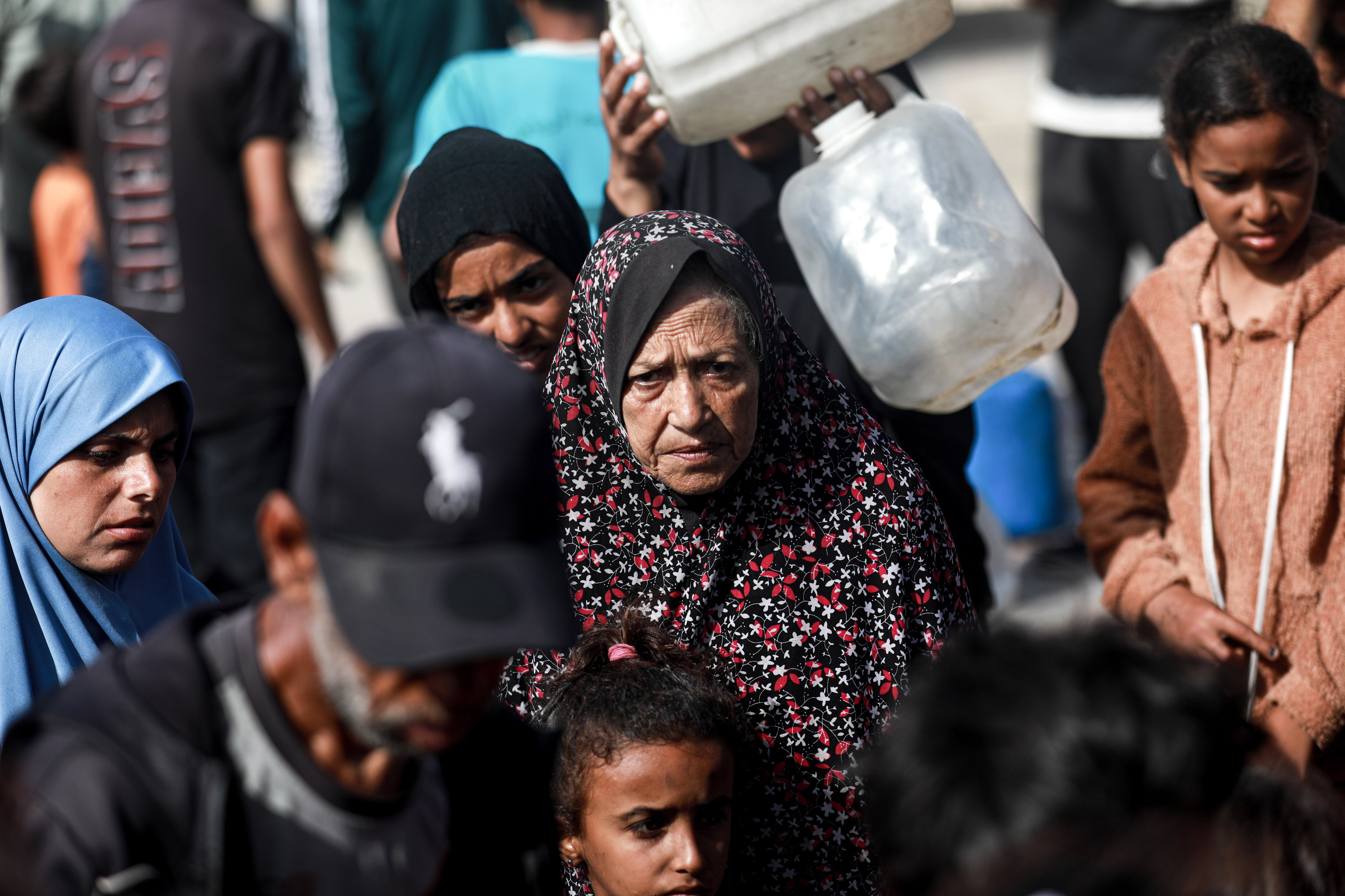 Photographer who documents horrors of Gaza says he 'can't take it any ...