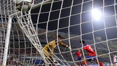 The UAE keeper Yousif Abdulrahman watches as Marcos Urena scores Costa Rica's winner.
