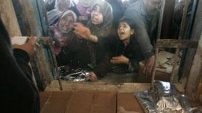 Palestinians crowd to receive food aid at a United Nations distribution centre in Shati refuge camp in Gaza City on Jan 10 2009.