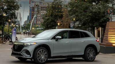 There's nothing blocky about the 580's external stylings