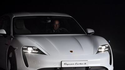 The first pure electric model is presented at the same time on three continents and will be delivered at the end of the year, staring in the USA. AFP