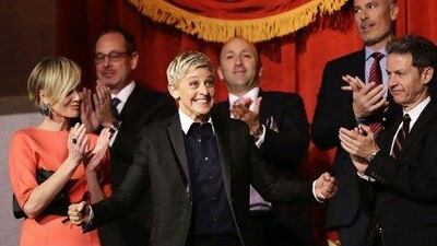 Entertainer Ellen DeGeneres, second from front left, reacts as she is introduced, with wife Portia de Rossi, left, before DeGeneres receives the 15th annual Mark Twain Prize for American Humor at the Kennedy Center, Monday, Oct. 22, 2012, in Washington. (AP Photo/Alex Brandon) *** Local Caption *** Humor Prize Ellen DeGeneres.JPEG-07604.jpg