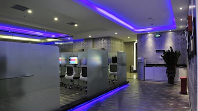 The Peng Heng Space Capsules Hotel in Shenzhen, China. Courtesy Pengheng Capsule Hotel Equipment Co, Ltd d)