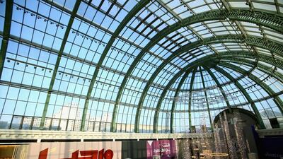 A calligraphic message greets shoppers at Dubai’s Mall of the Emirates, where Apple will open a shop on October 29. Another outlet will open at Yas Mall in the capital on the same day. Courtesy Apple