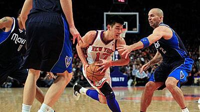 Jeremy Lin drives past Jason Kidd of Mavericks who had nothing but praise for his rival.