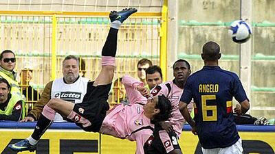 Palermo's Edison Cavani lets fly with an overhead kick in a Serie A game against Lecce.