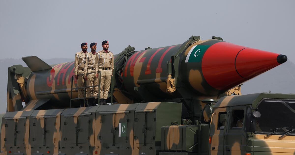 Saudi-Arabien und das atomar bewaffnete Pakistan unterzeichnen ...