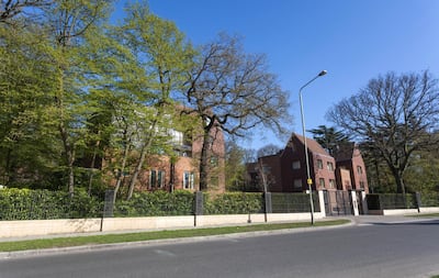 D7X483 Gated community on The Bishops Avenue, London, N2, England, UK