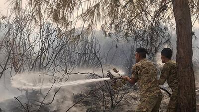 Lebanese army personnel tackle the forest fire. Image @LebarmyOfficial via Twitter