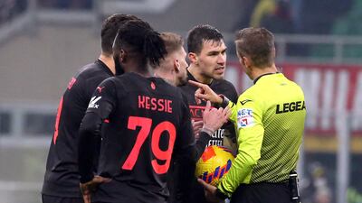 Milan players argues with referee Davide Massa (R) during the Italian Serie A soccer match between AC Milan and SSC Napoli in Milan, Italy, 19 December 2021. EPA / MATTEO BAZZI
