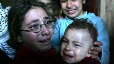Palestinian children from Al-jojo family react after an Israeli F-16 warplane strike and destroyed the neighbouring house of the Dababish family in Gaza.